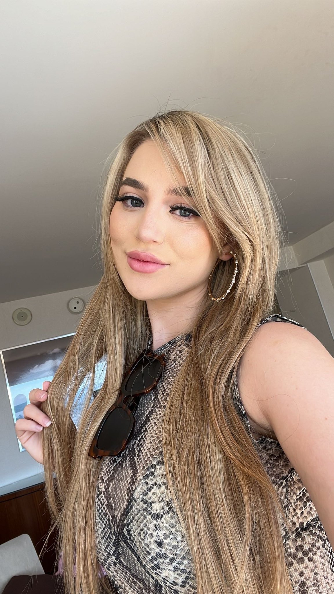 ブレイク・ブロッサム（Blake Blossom）【2020年デビュー組No1の金髪爆乳】アメリカのAV女優