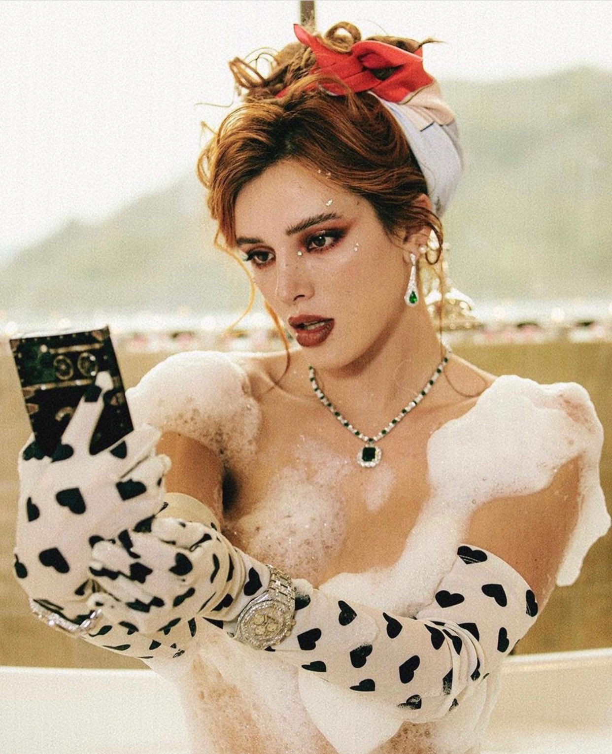 ベラ・ソーン（Bella Thorne）【レジェンド降臨】オンリーファンズをかえた女優
