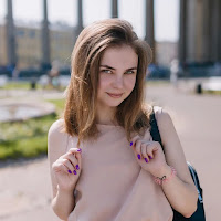 ベラ・グレイ（Bella Gray）【小柄なロリ美女、５人の野郎に犯される】ロシアのAV女優