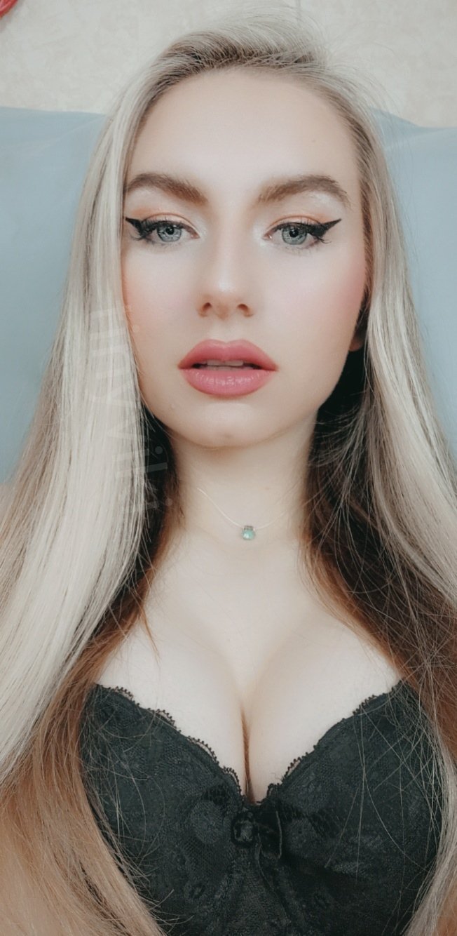 EleoMish 【親に隠れて、野外・トイレでハメ撮り】ベラルーシの素人AV女優