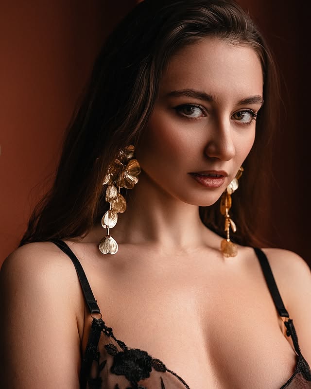 ベリー・セクシー・ダーシャ（Very Sexy Dasha）【シベリアの小悪魔、ロリ＆アダルト禁断の魅力】ロシアの素人AV女優