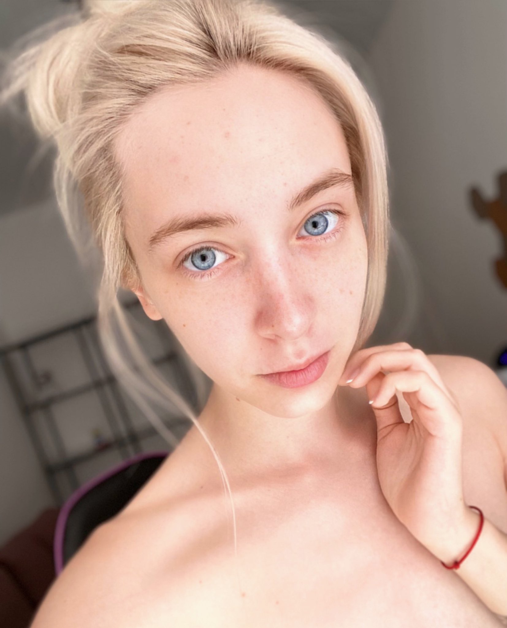 ロリー・ネーベル（Loly Nebel）【ロリ顔が大人のエロに大変身！高画質で堪能】ロシアの素人AV女優