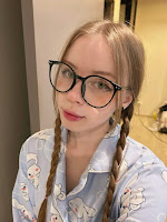 ユイウォ（Yuiwoo）【メガネっ娘の胸はデカすぎる！隠し持つ軟乳の秘密】ロシアの素人AV女優